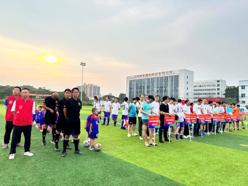 助中考圆满，祝学子圆梦 ，特警民警护学岗位上笑度别样生日